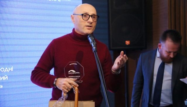 Евгеній Дихне - переможець у номінації В номінації «Найкращий регіональний GR-проект» був нагороджений раввін, лідер єврейської общини у Кривому Розі –Лірон Едері. Федерація єврейських громад України стає ініціатором підняття питання на державному рівні щодо дотримання потреб національних меншин у сучасній освіті в Україні, у рамках заходу “Врахування та дотримання правил єврейського способу життя та відповідності єврейським традиціям під час освітнього процесу”.